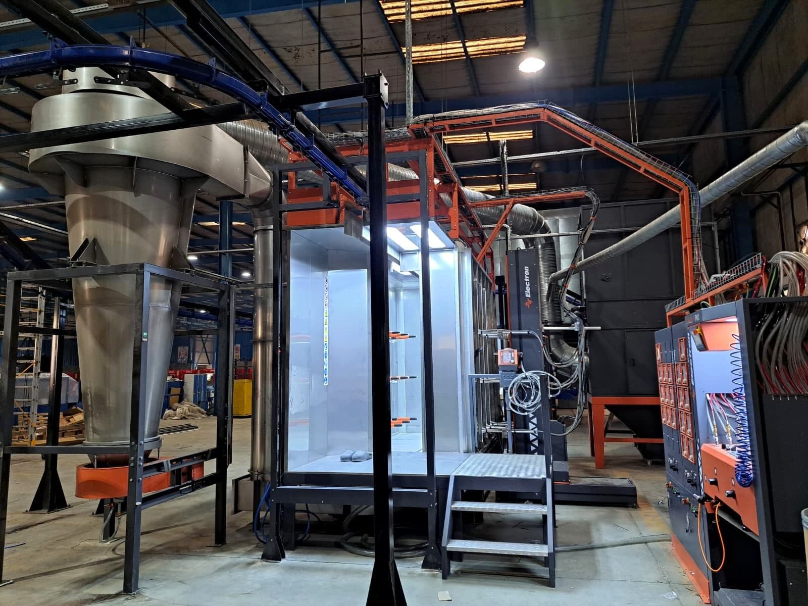 Cyclone powder recovery system and booth exterior with overhead conveyor