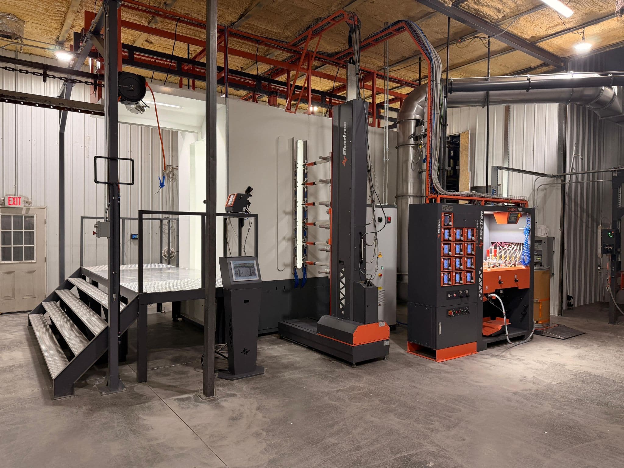 Control cabinet and Electron E-FEED+3 PM3 powder center installed on the shop floor